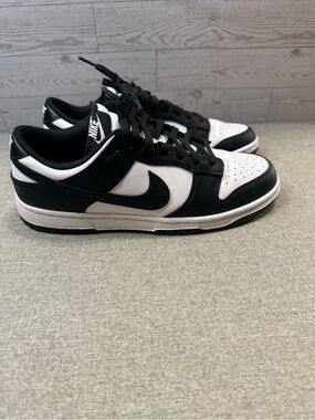 Nike Dunk Men’s Black and White Low-Top Sneakers